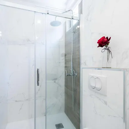 Tayra - Modern With Balcony Br2 Lejlighed *