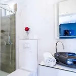 Tayra - Modern With Balcony Br2 شقة *