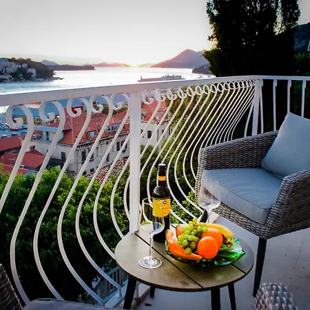 Tayra - Modern With Balcony Br2 شقة دوبروفينك