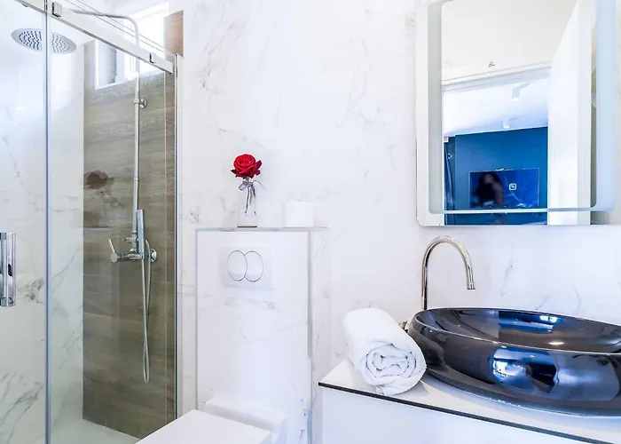 Tayra - Modern With Balcony Br2 דירה *