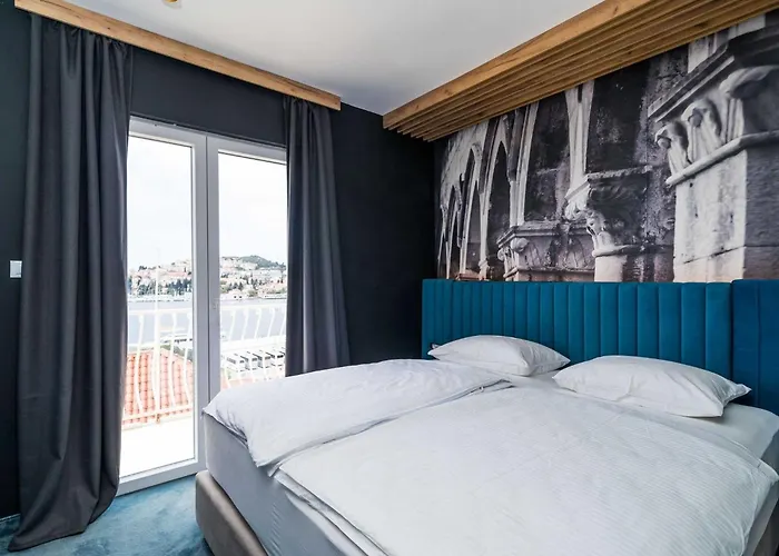 דירה Tayra - Modern With Balcony Br2