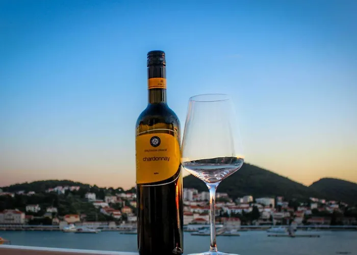 Tayra - Modern With Balcony Br2 *