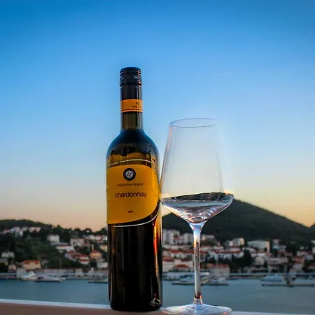 Tayra - Modern With Balcony Br2 *